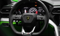 2021 Lamborghini Urus Green Steering Wheel Close Up