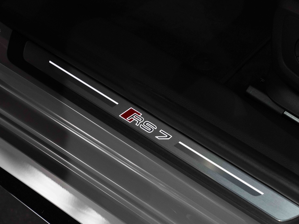 2022-Audi-RS7-Sportback-9