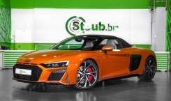 2023 Audi R8 Spyder in Samoa Orange