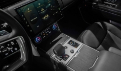 2023 Land Rover Range Rover Vogue P400  Inside