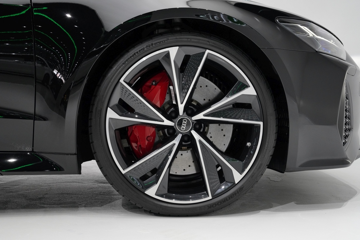 2022-Audi-RS7-12