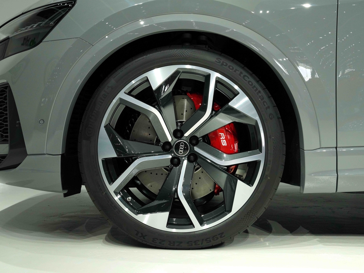 Audi-RS-Q8-5