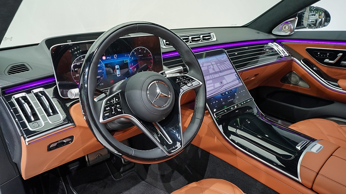 2022-Mercedes-Benz-S680-Maybach-9