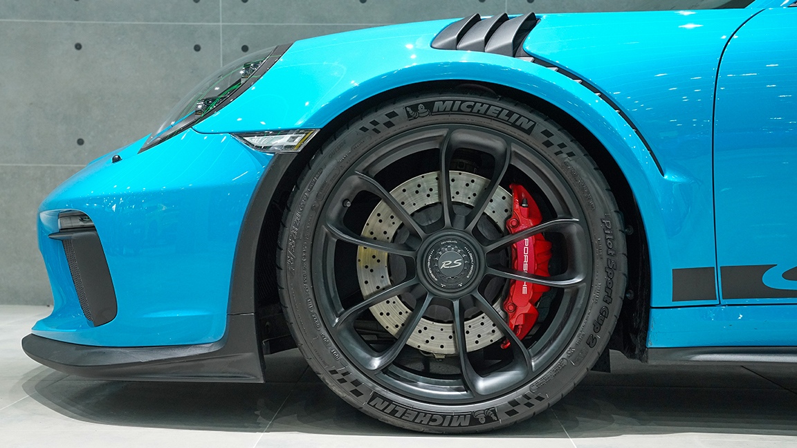 Porsche-911-GT3-RS-12