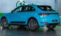 2021-Porsche-Macan-Blue-2