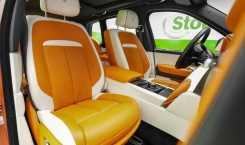 Rolls Royce Cullinan Orange and White Front Seats